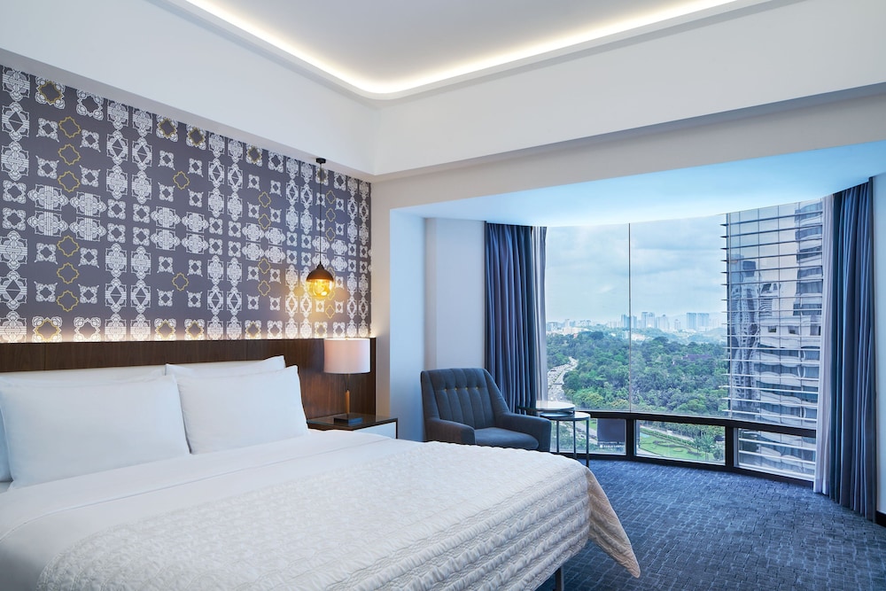 LE MERIDIEN KUALA LUMPUR 17/83
