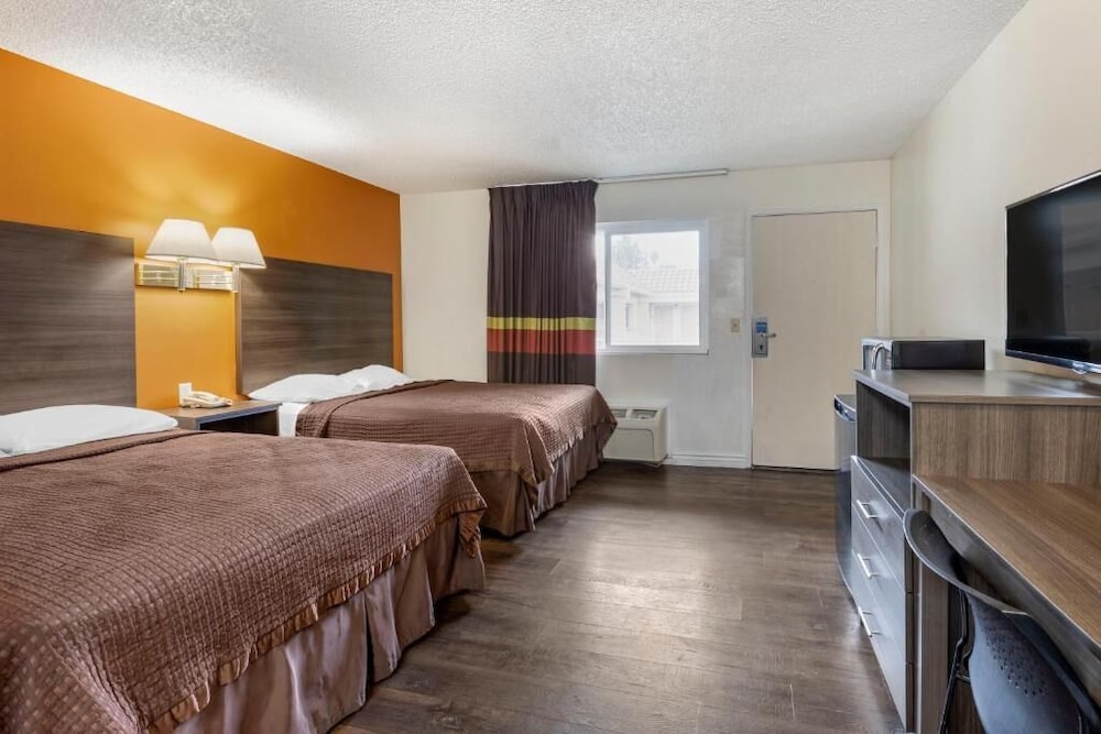 Riverside Inn & Suites 31/56