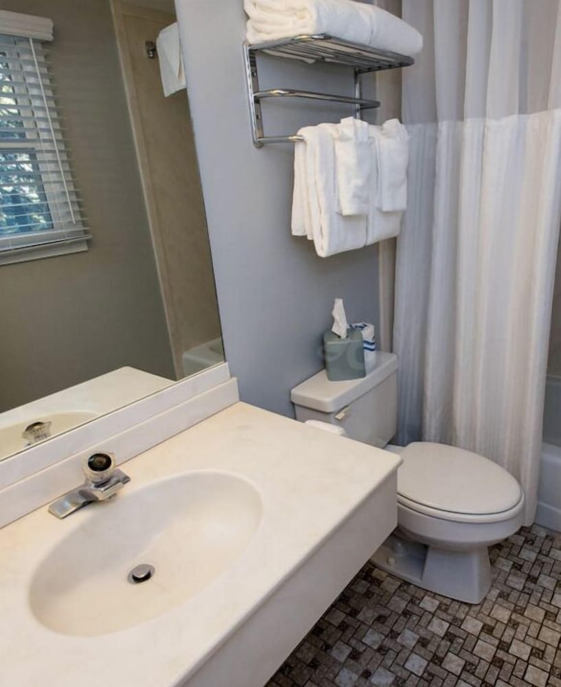 Seaglass Inn & Spa 46/49