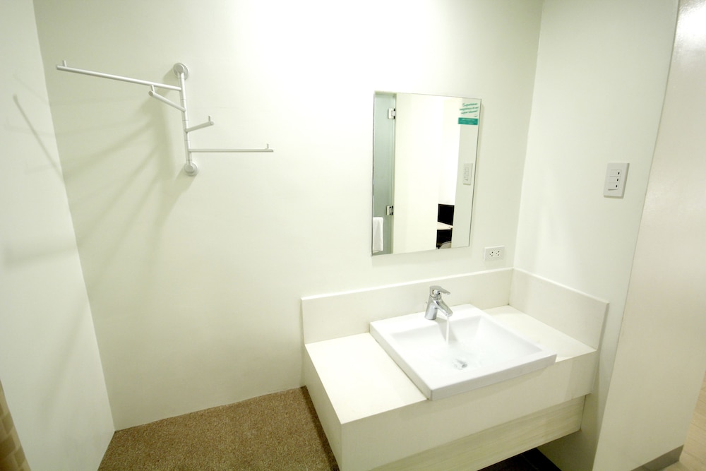 Go Hotels Otis Manila 48/49