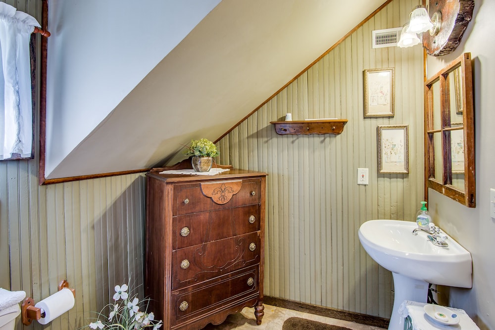 Butterfly Hollow Bed and Breakfast 30/32