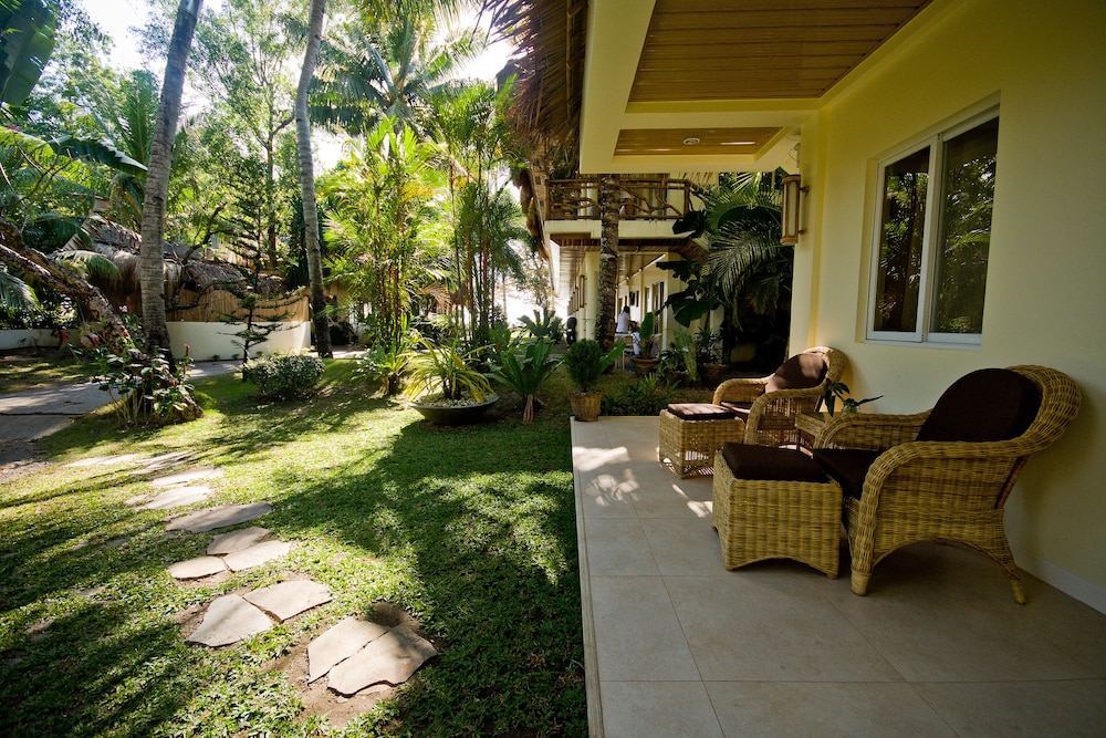 Mikes Dauin Beach Resort 13/70
