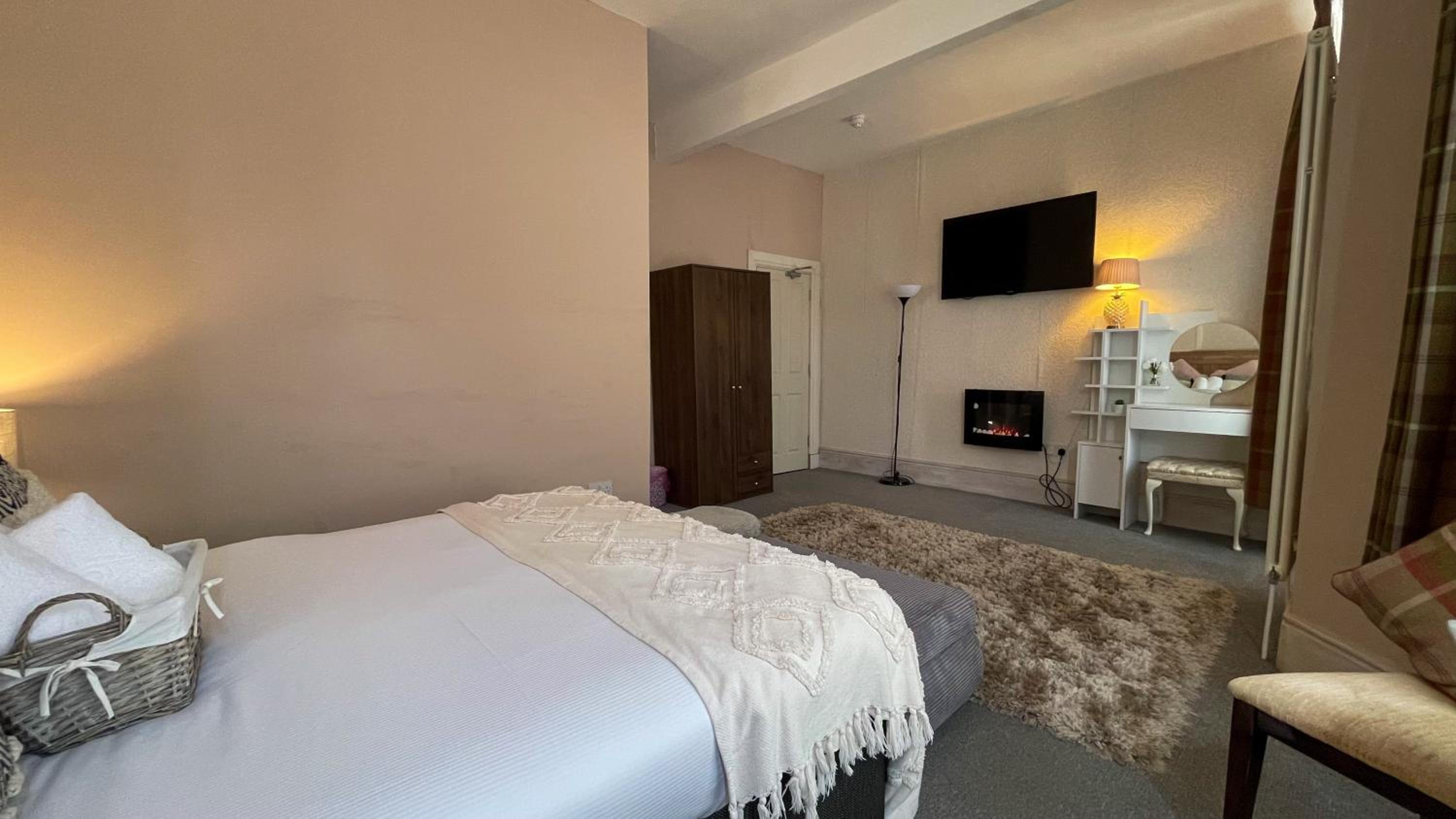 Deluxe, Double Bed, Side Sea View، My Guesthouse Blackpool 6/10