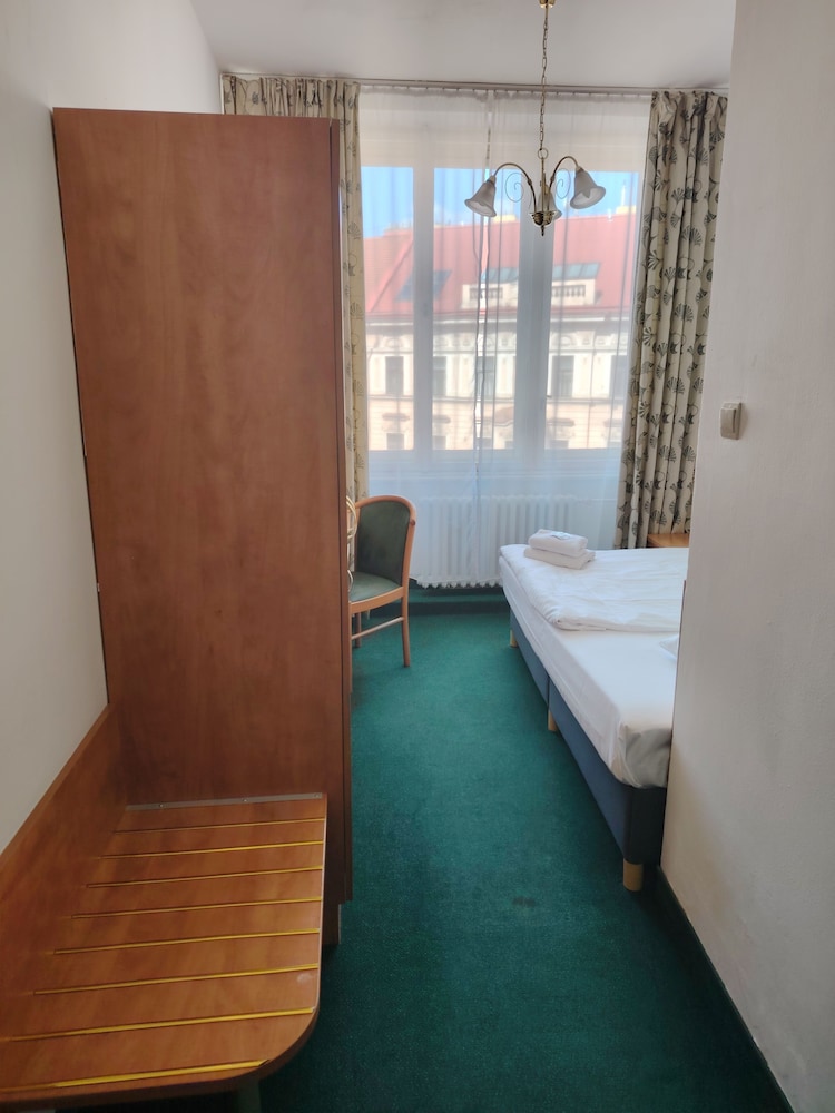 Legie Hotel 15/45