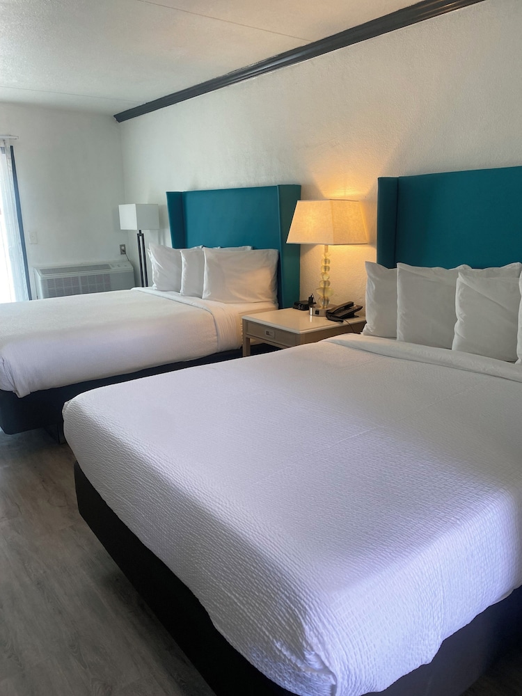 Standard, 2 Queen Beds, Ocean Front