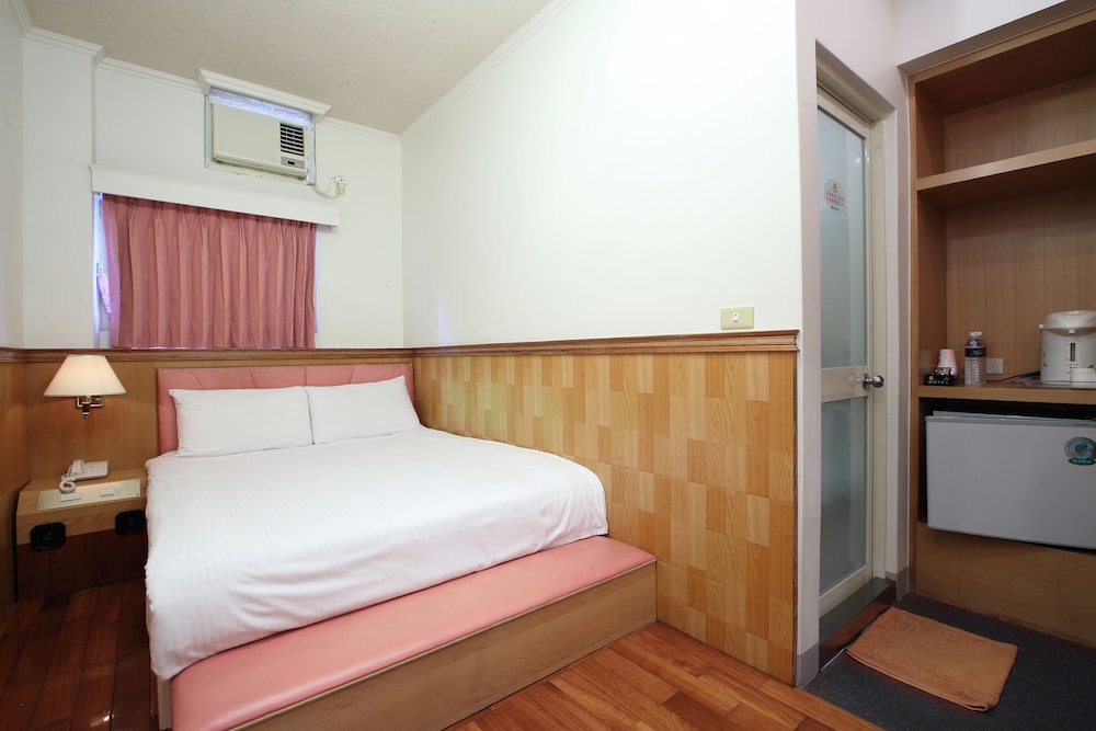 Long Shan Hotel 33/68