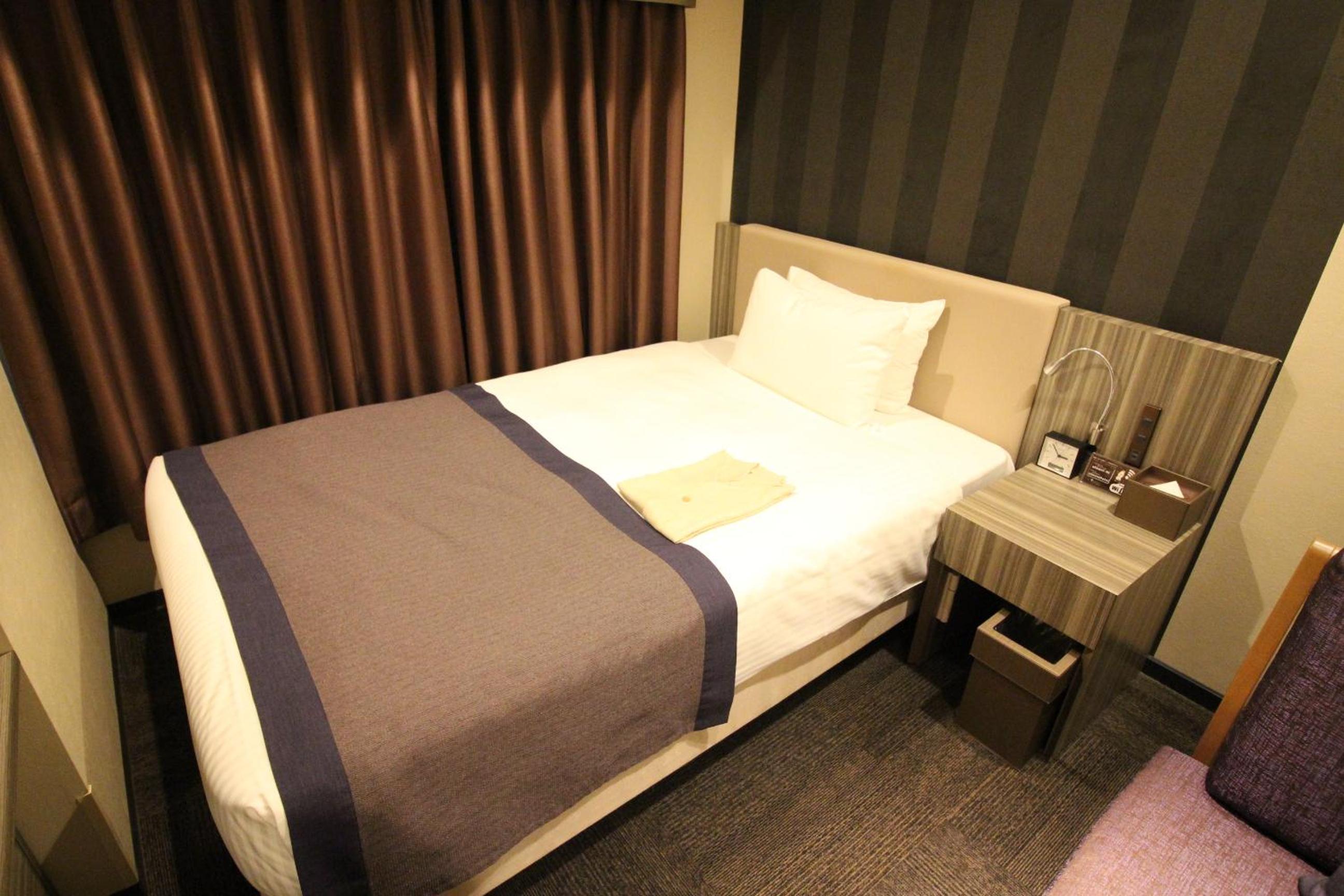 Room, Single