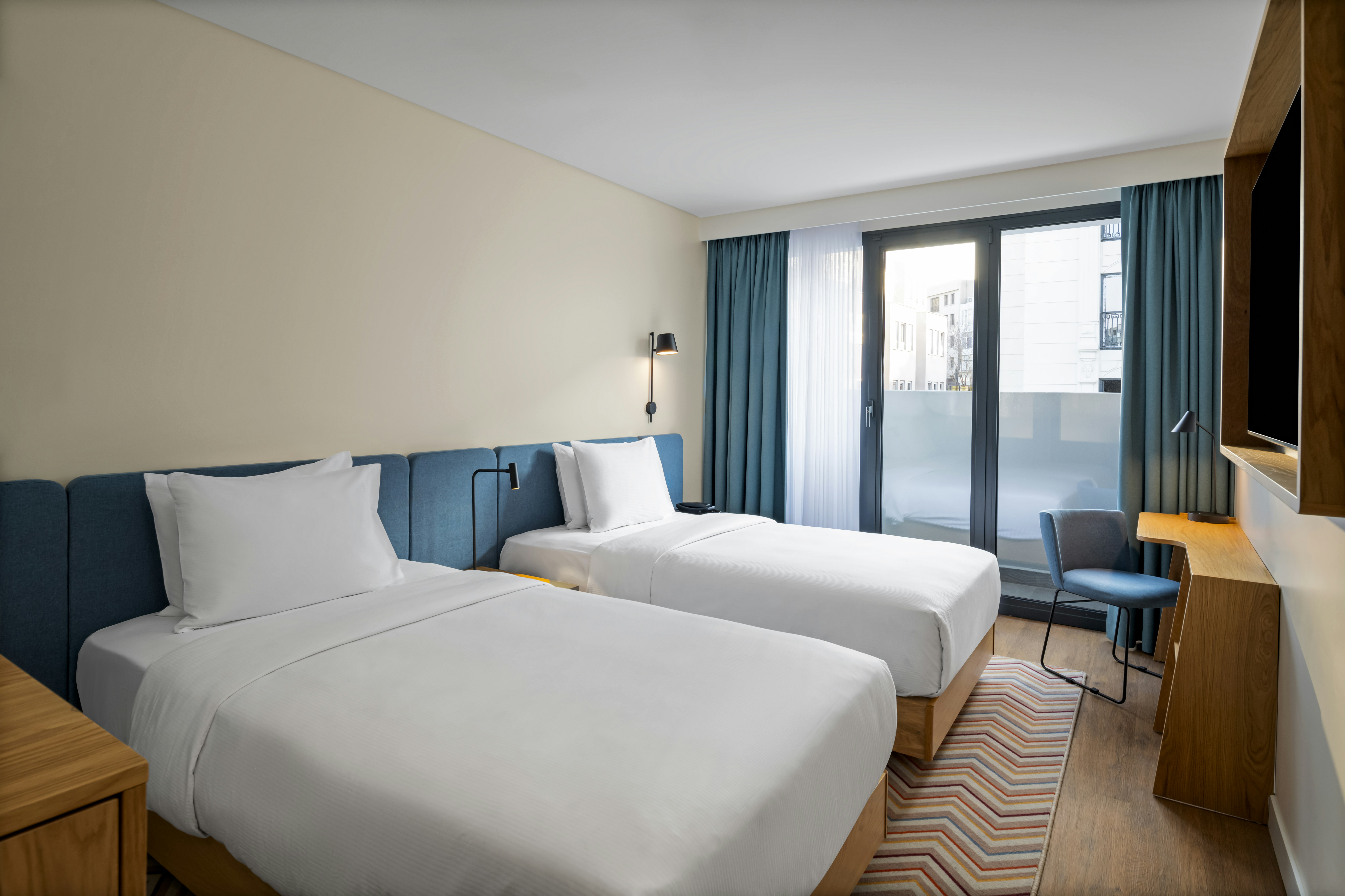 ROOM, TWIN BEDS, SMOKING