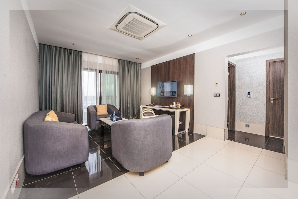 Krystal Palace Douala 3/39
