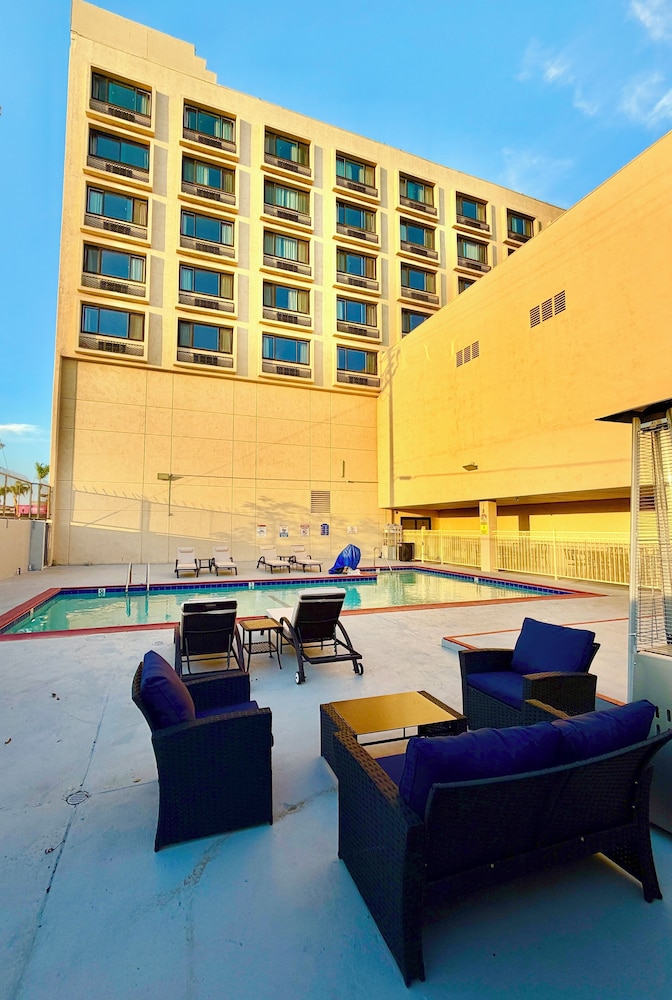 Lincoln Hotel Monterey Park Los Angeles 67/74