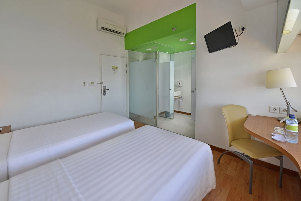 Whiz Hotel Pemuda Semarang 8/44