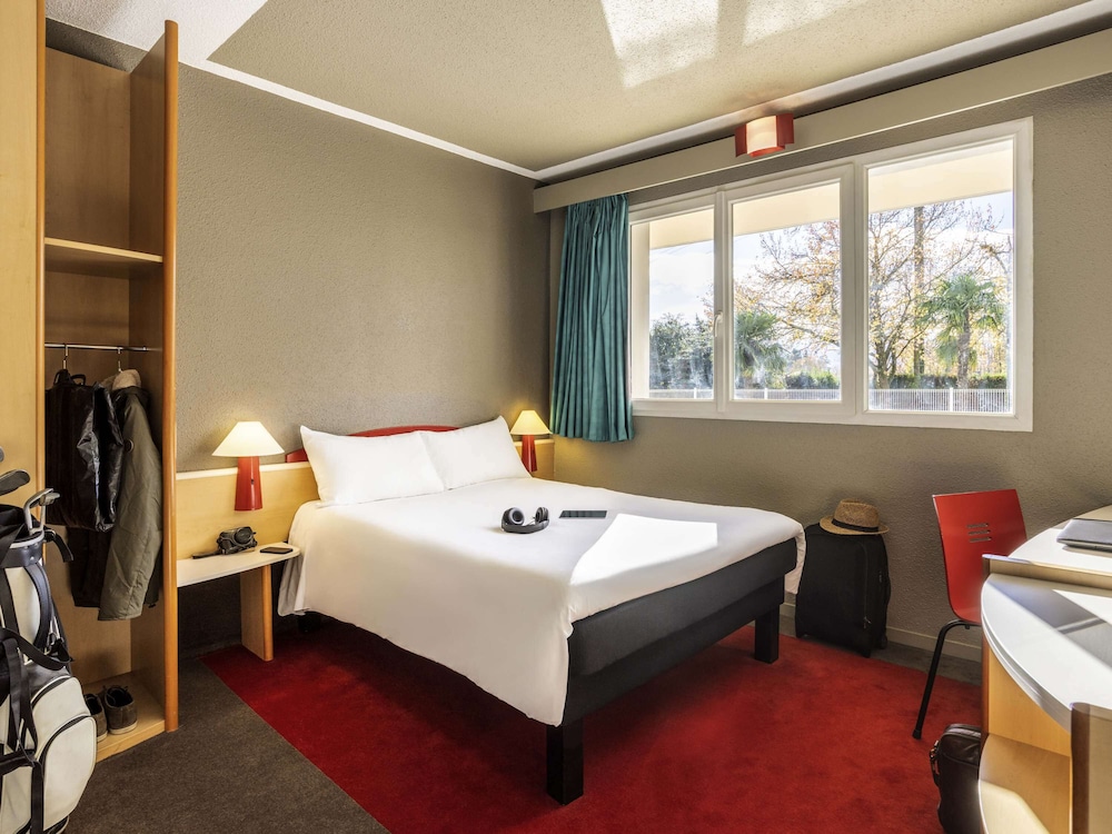 Ibis Tarbes Odos 27/64