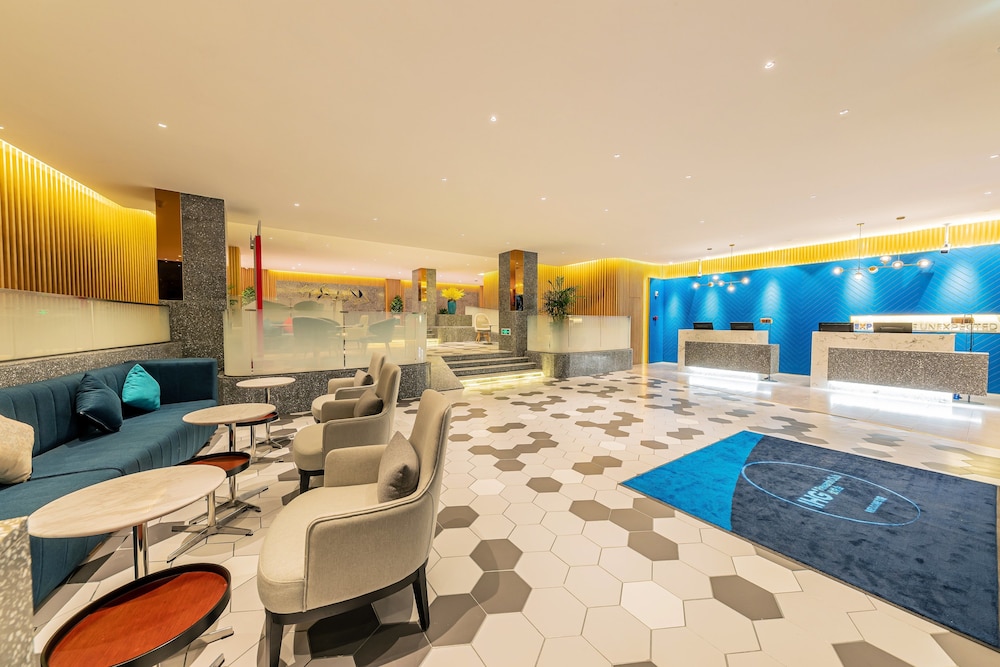 Holiday Inn Express Yichang Riverside 69/81