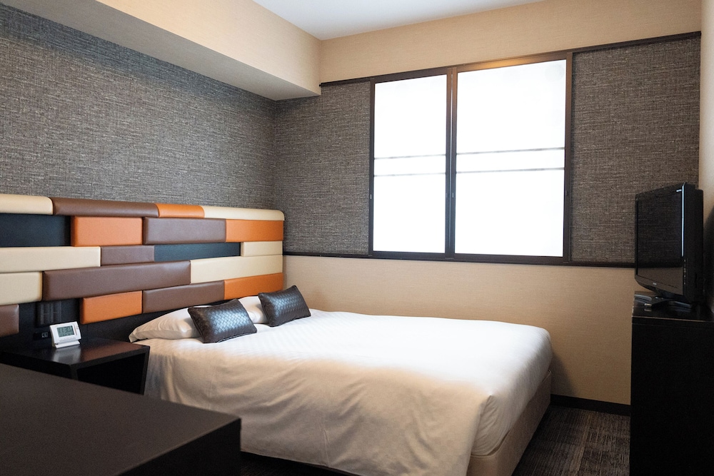 ROOM, DOUBLE BED