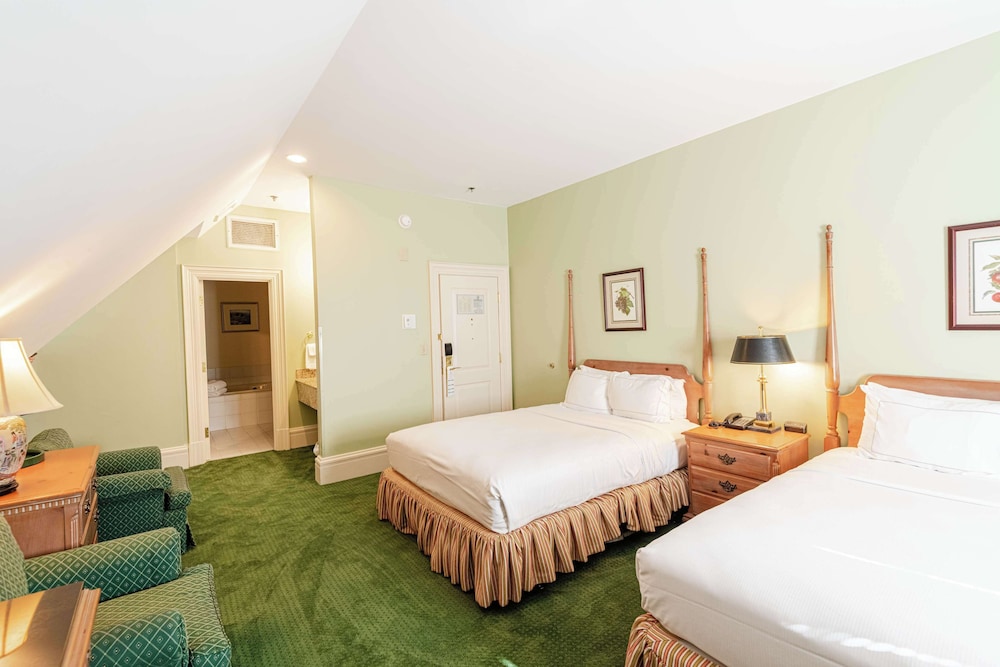 GOVERNOR, SUITE, 2 QUEEN BEDS