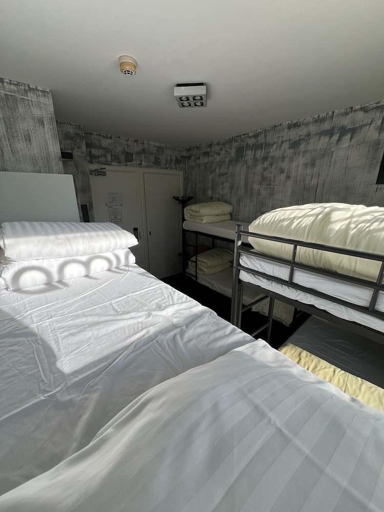 Amigo Budget Hotel 23/50
