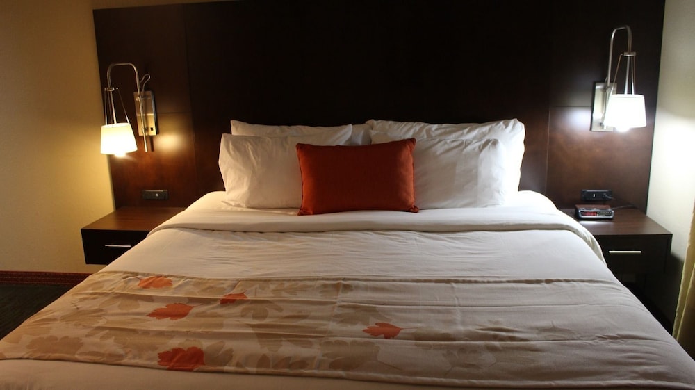 Hawthorn Suites By Wyndham Wichita East 8/35