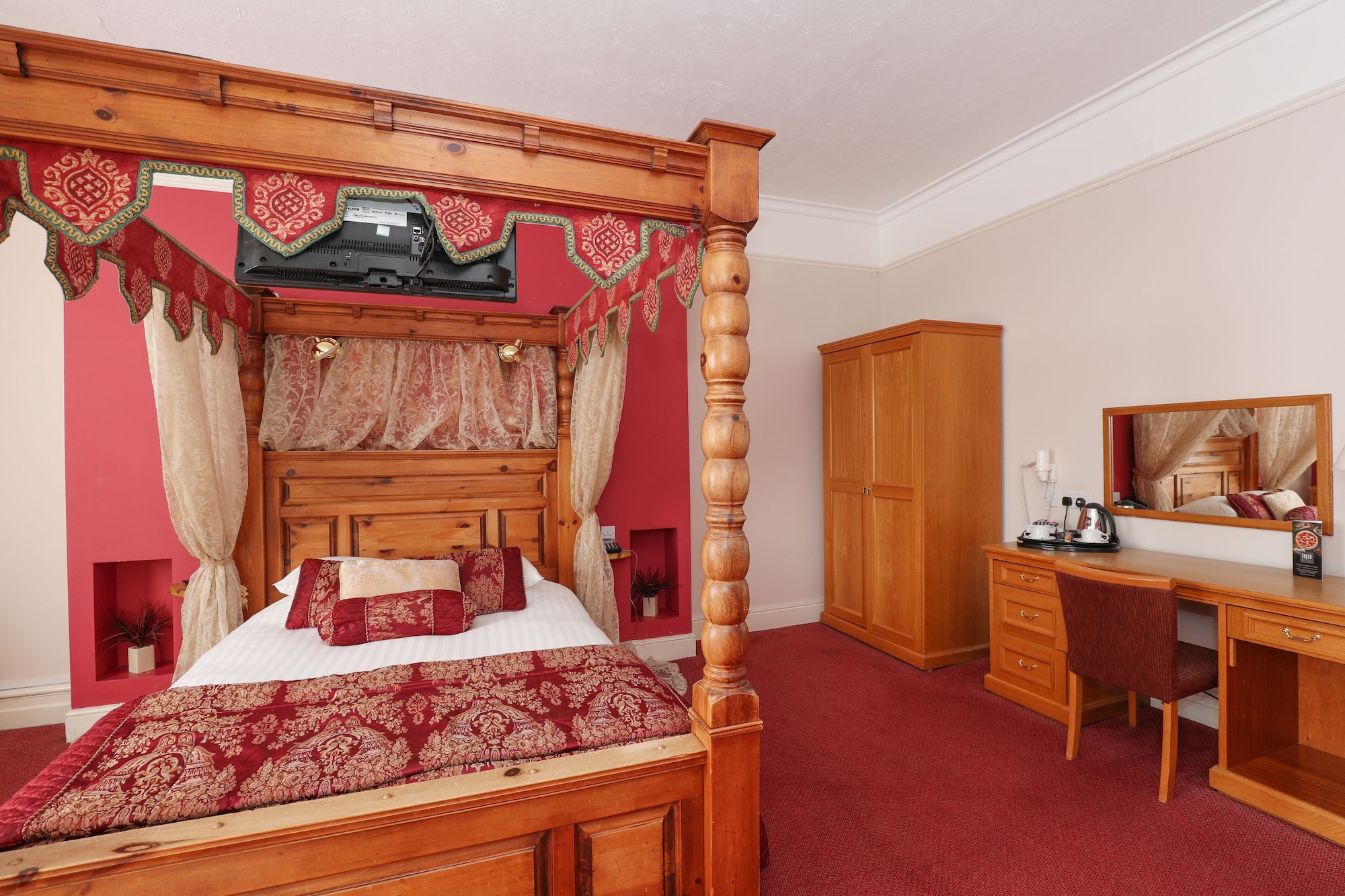 Four Poster, Suite, Double Bed