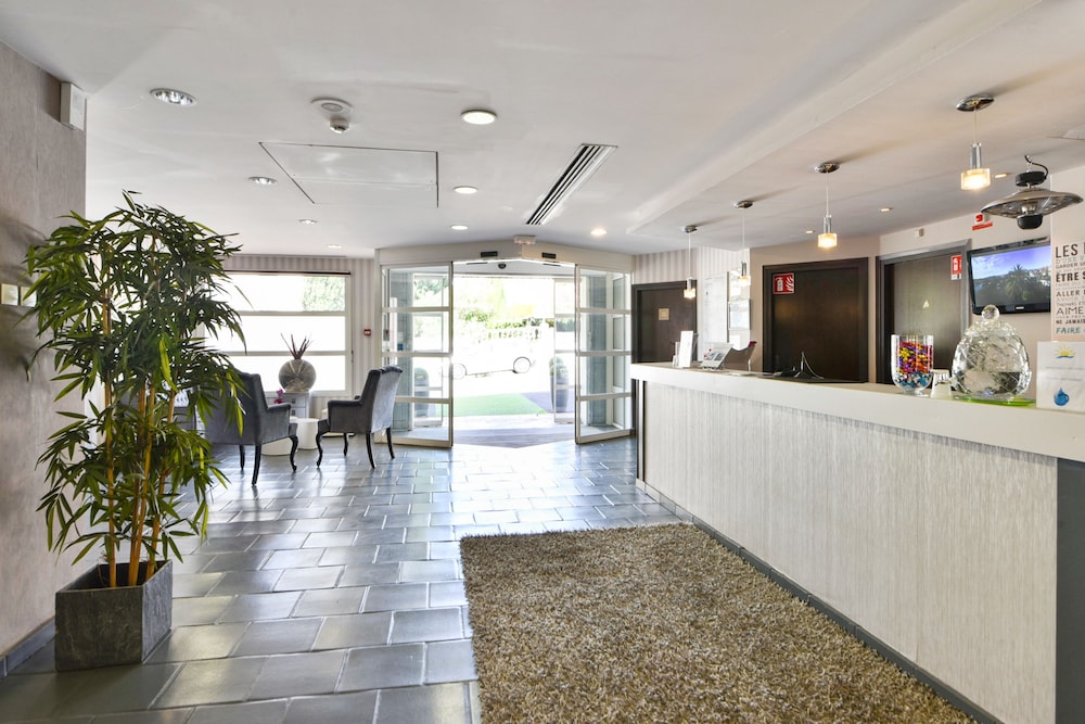 Lobby at Zenitude Hotel-Residences Le Cannet, LE CANNET