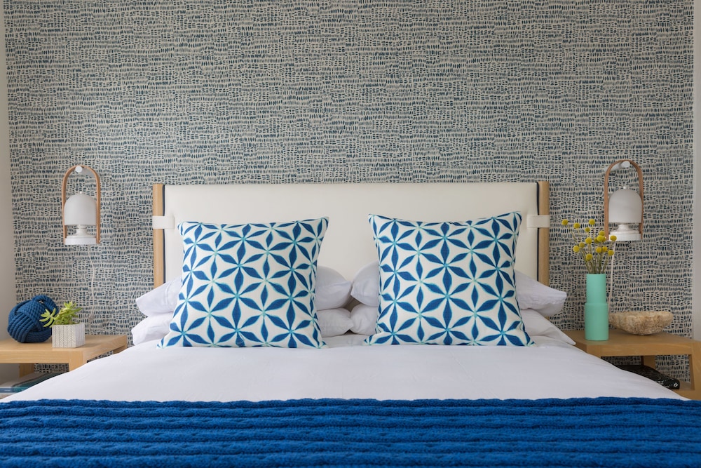 Room, King Bed, Water View