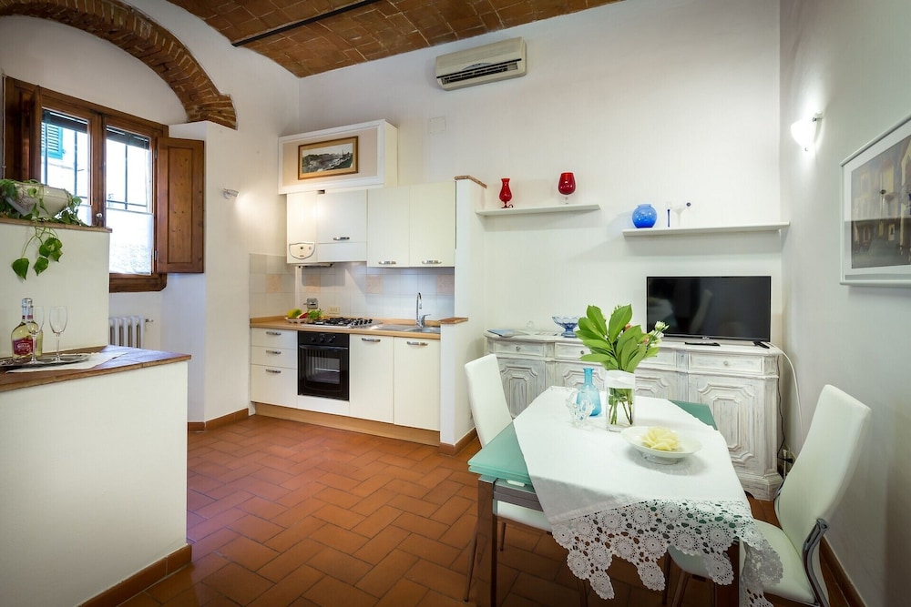 Pignone Apartment 10/22