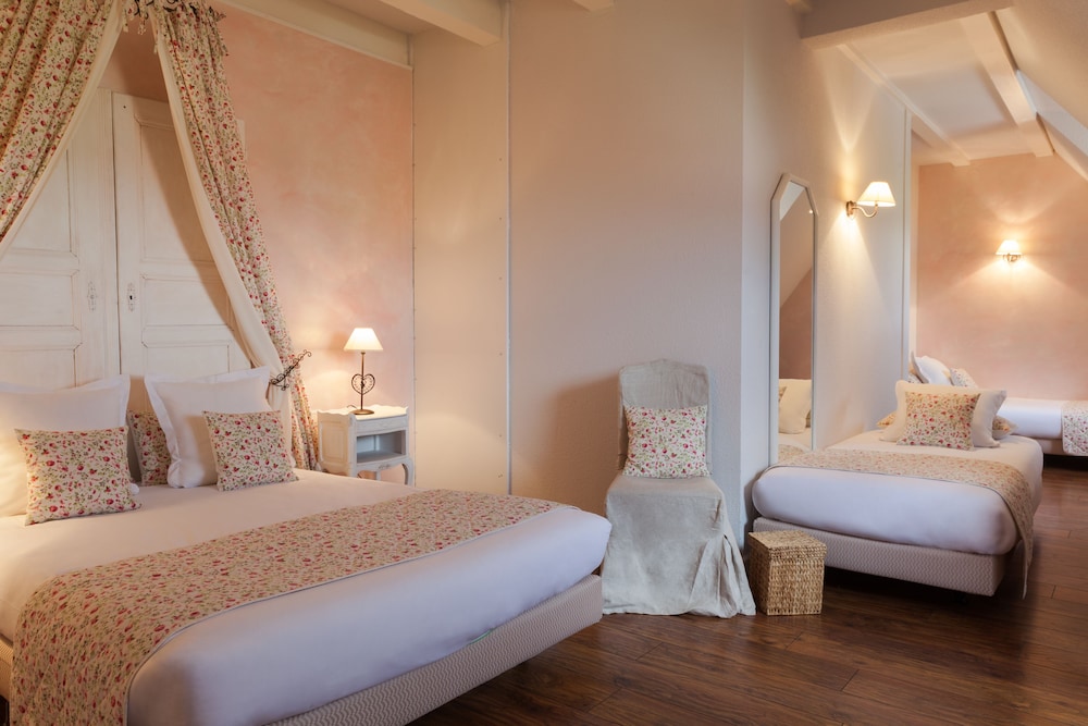 Family, Queen and Twin Beds, Vineyard View