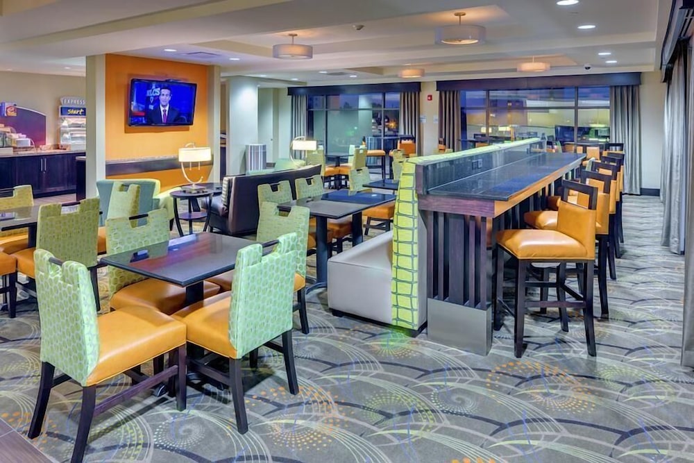 Holiday Inn Express Hotel And Suites Kansas City Ku Medical Center 32/49