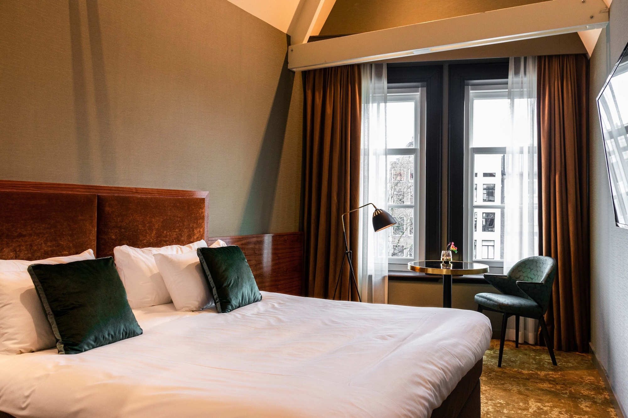 GRAND, DOUBLE BED