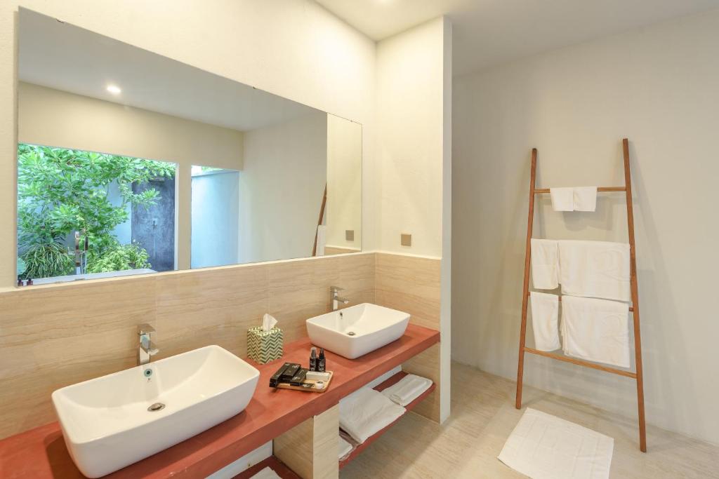 Lagoon View Villa 3/3