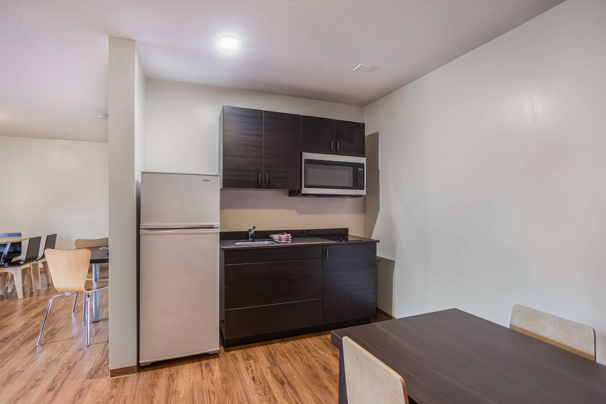 Motel 6 Camrose, AB 15/25