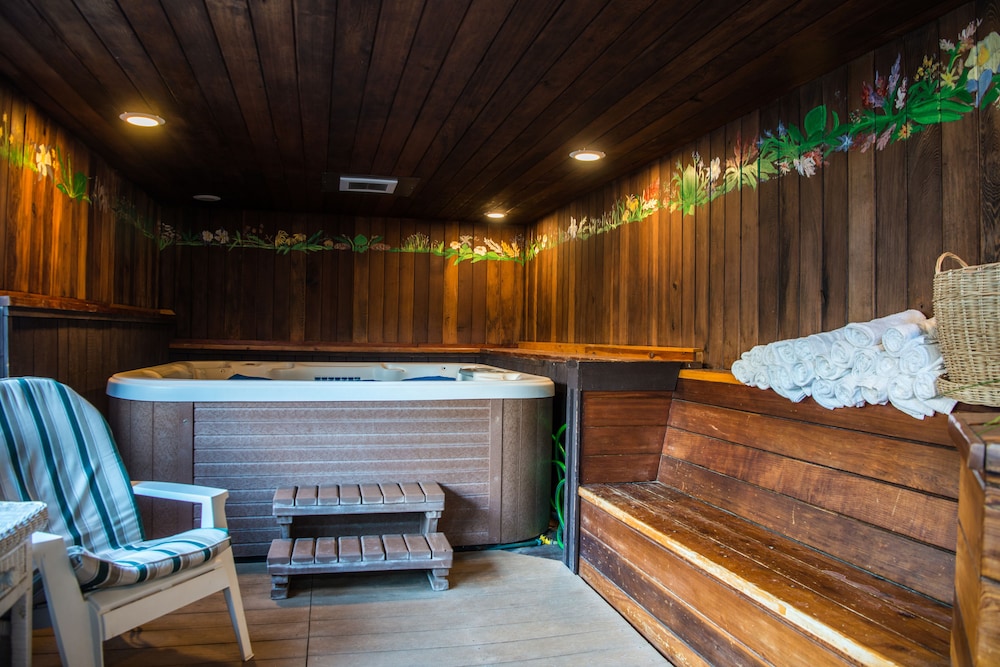 ELK MOUNTAIN LODGE 38/61