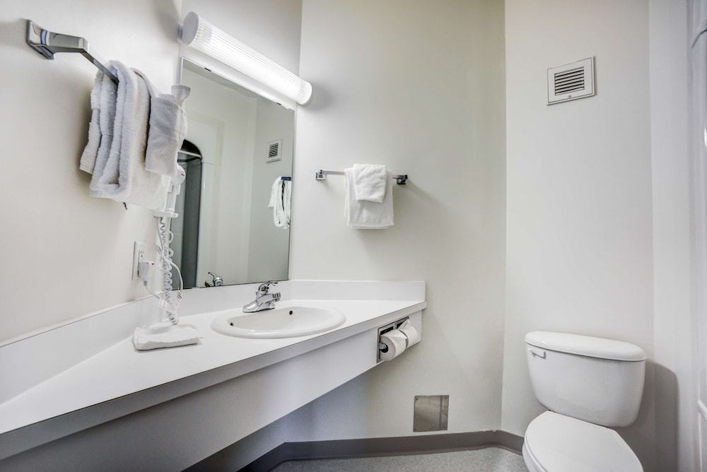 Motel6 Red Deer, AB 64/67