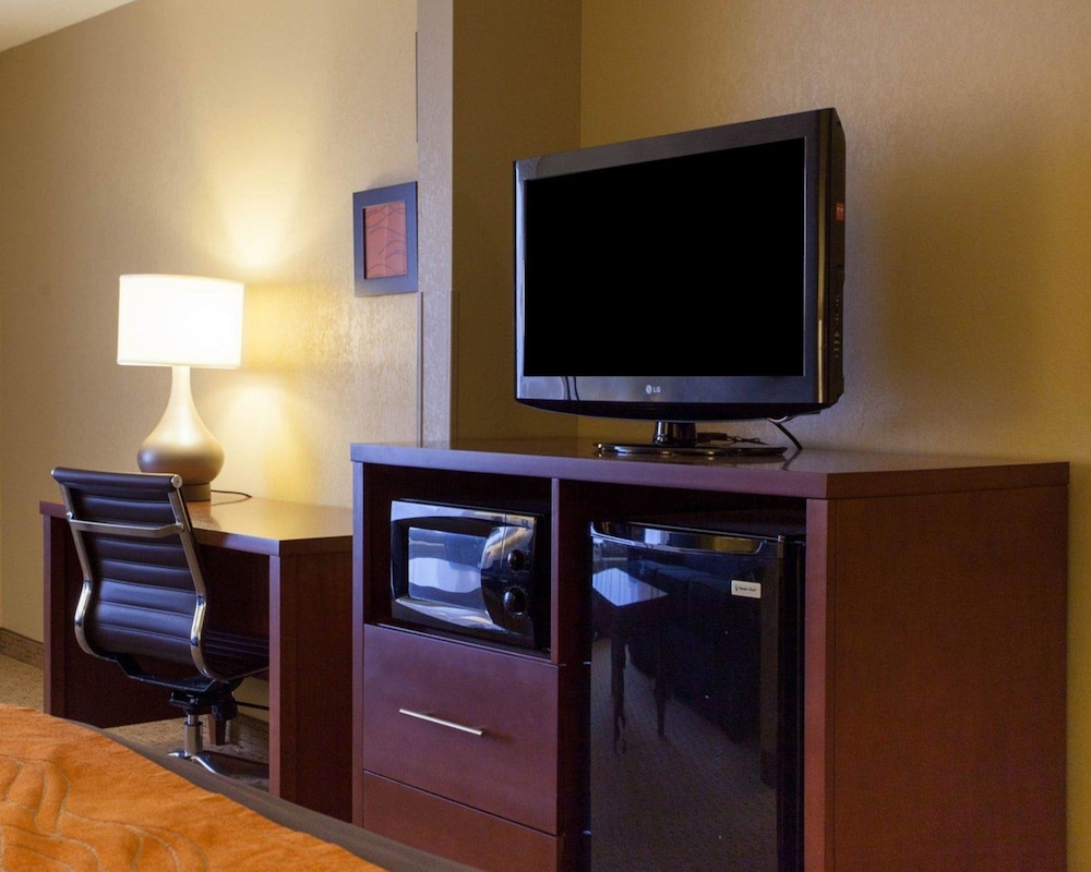 Quality Inn & Suites I-40 East 53/59