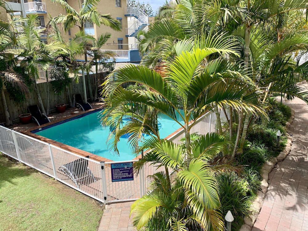 Outrigger Resort 69/76