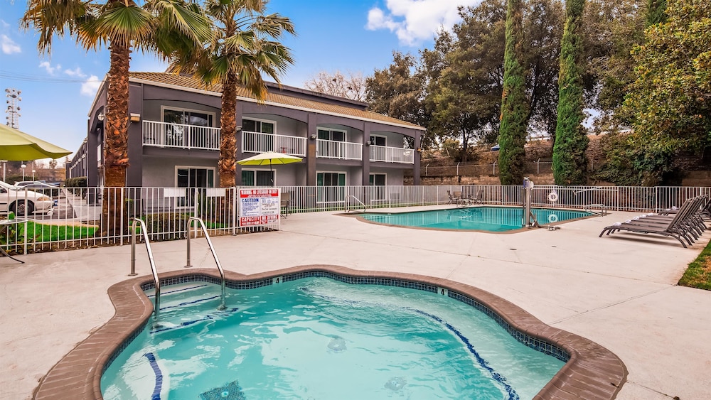 SureStay Plus Hotel by Best Western Sacramento North 1/32