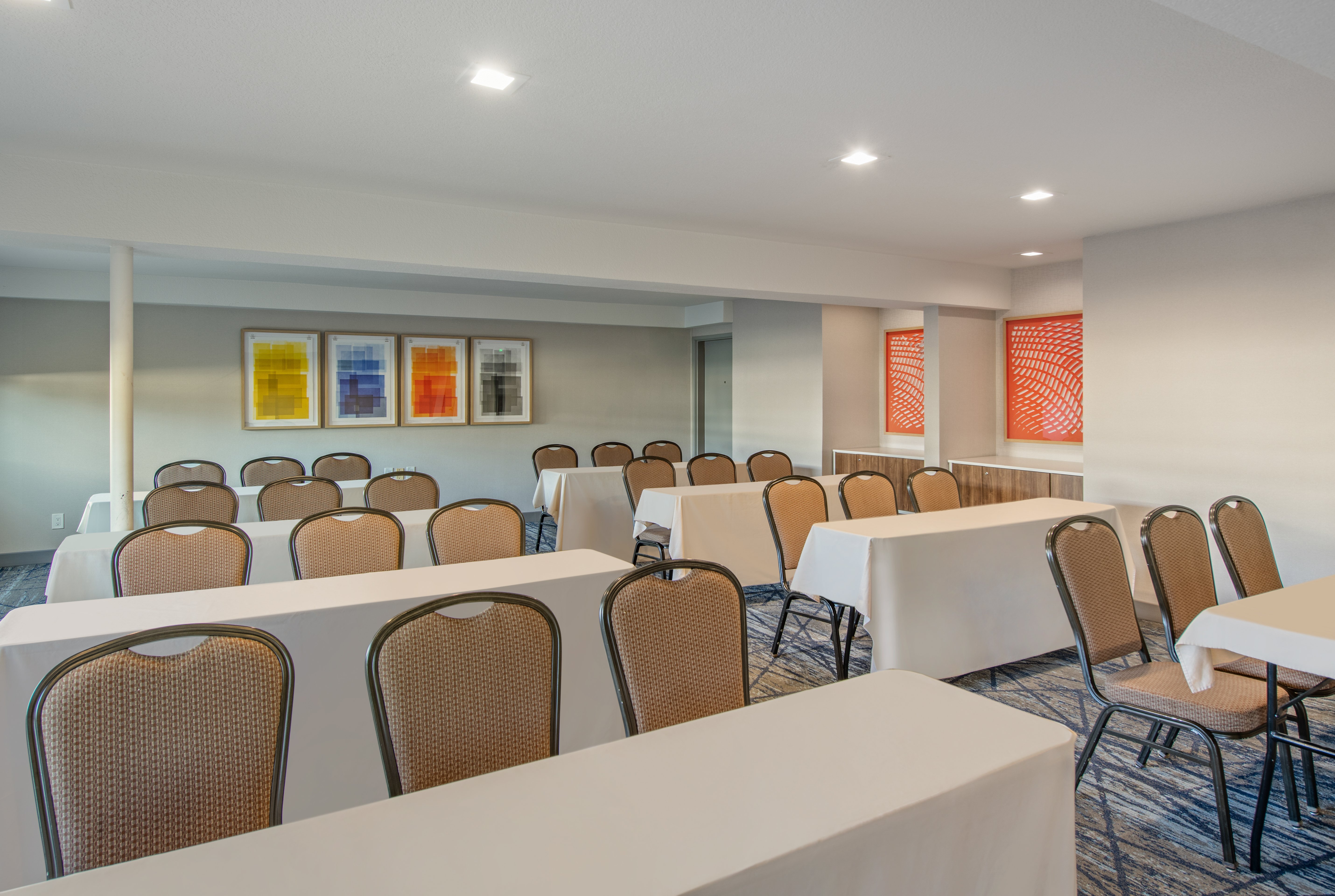 Holiday Inn Express San Diego South National City 66/73