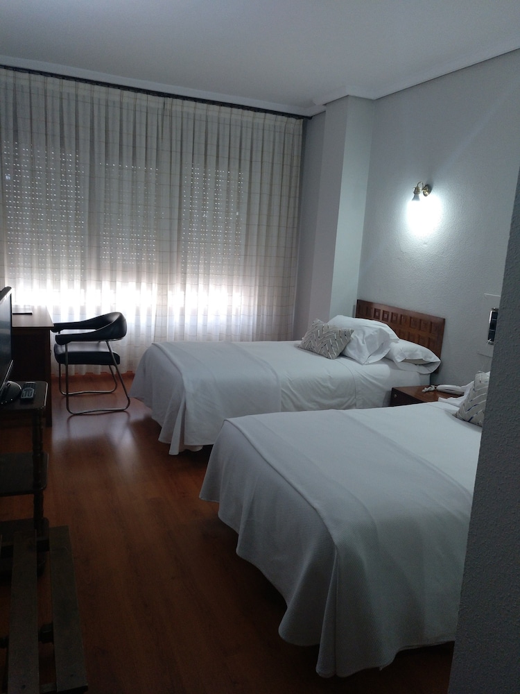Marques de Santillana Hotel 11/60