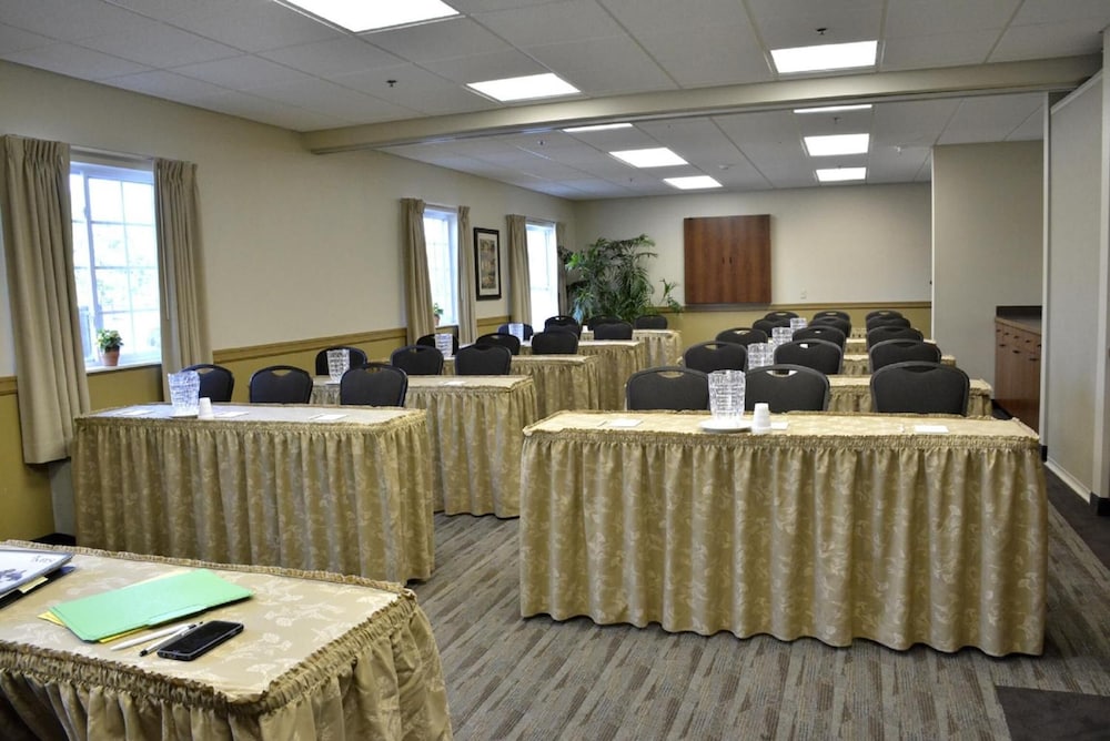 Cresthill Suites Syracuse 45/53