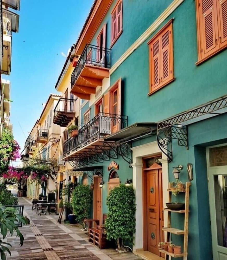 Kyveli Suites 5/50