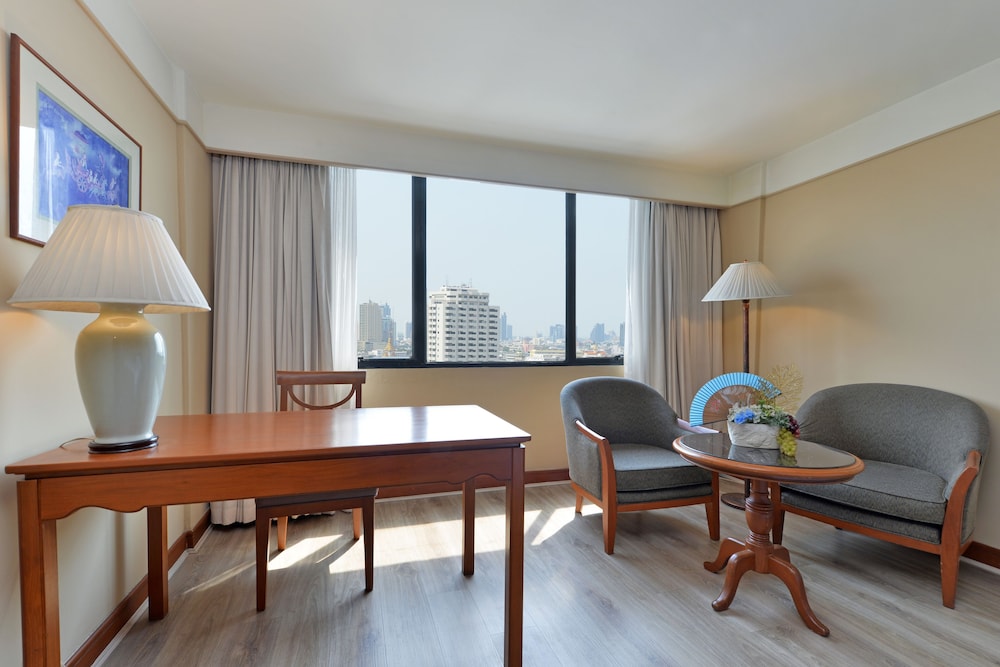Twin Towers Hotel 56/68