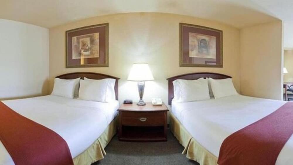 Holiday Inn Express Hotel Suites Kerrville 28/62