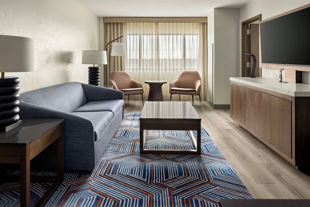 Oshkosh Waterfront Hotel & Conference Center 39/58