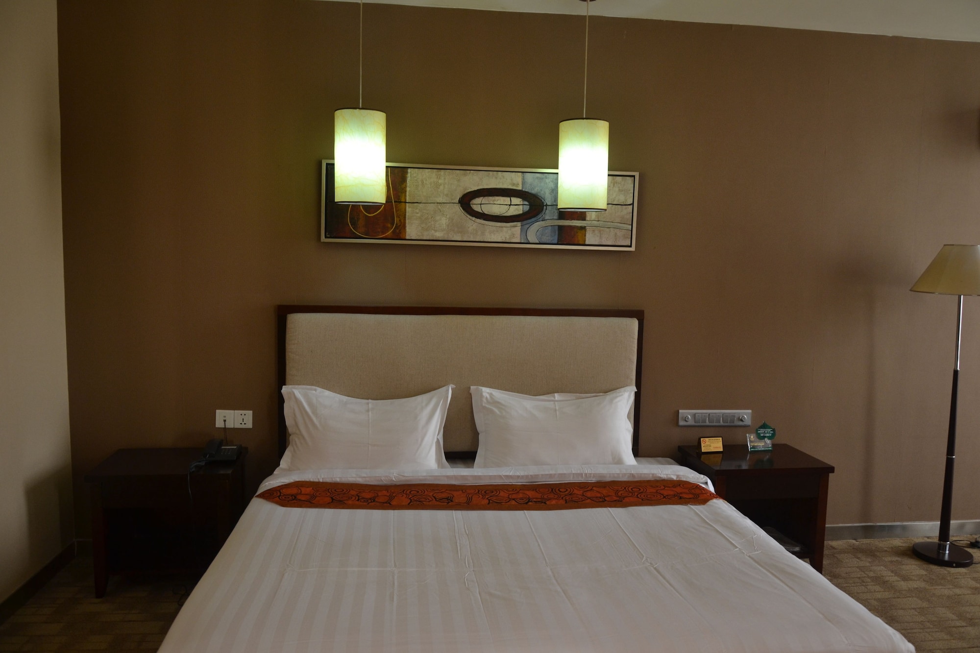 ROOM, DOUBLE BED