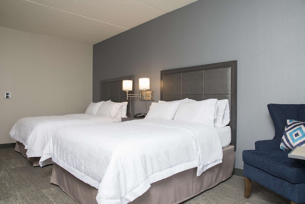 Hampton Inn and Suites Grand Rapids Downtown 16/61