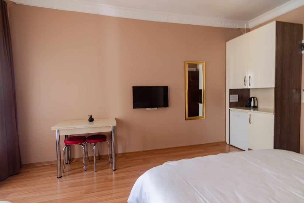 Zendy Suite Hotel 16/88