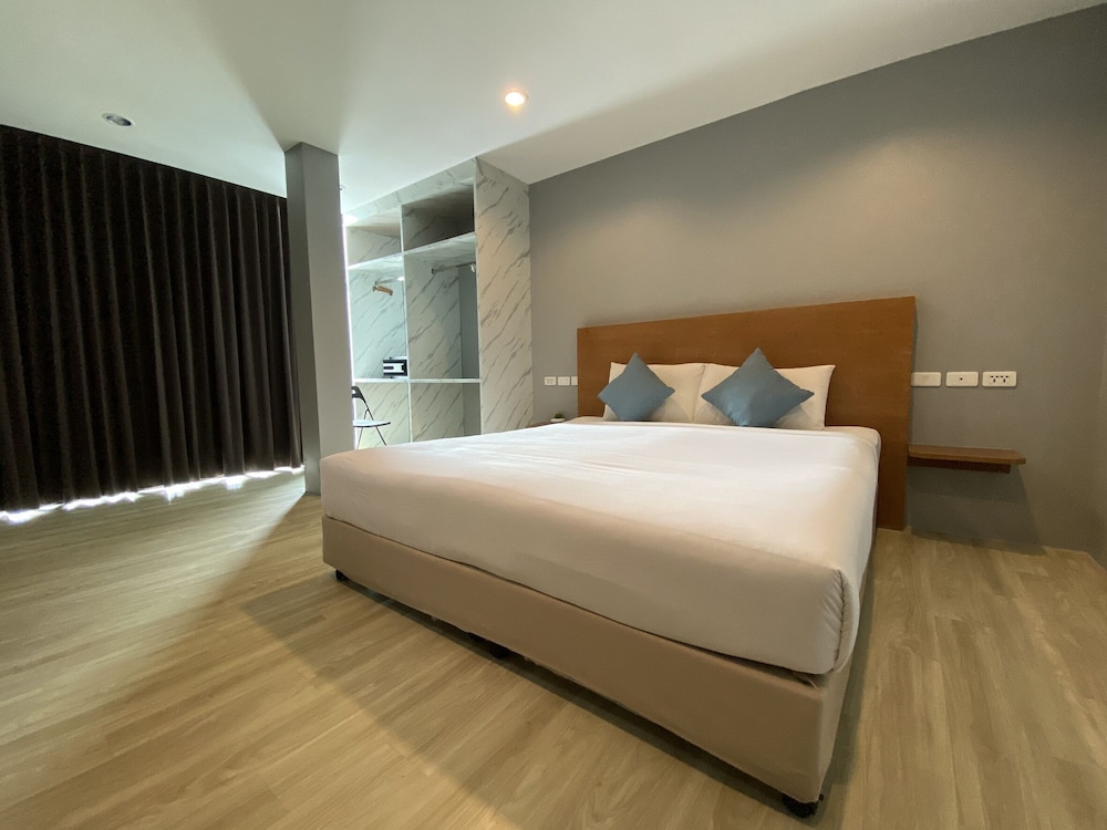 Behind the Scene Hotel Club At Samui 9/62