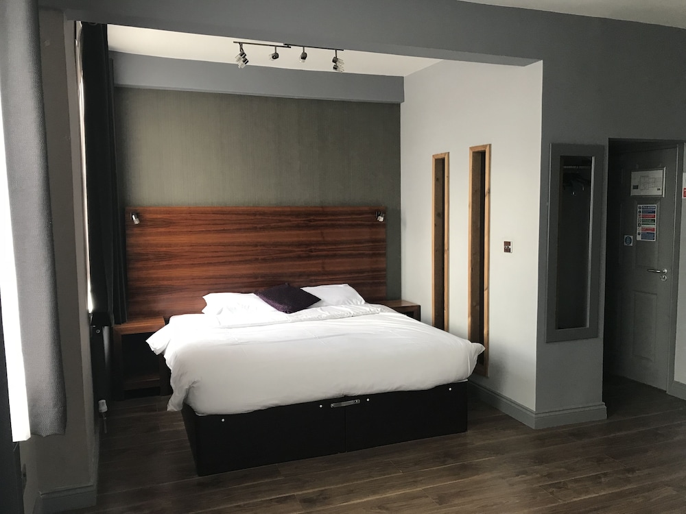 Bennetts Hotel 13/50