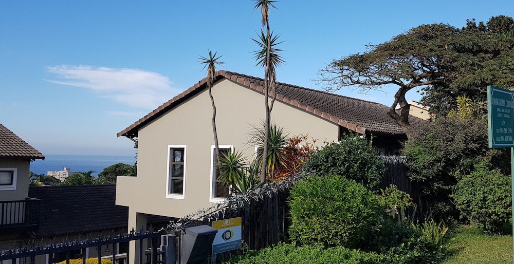 Crooked Tree Cottage 2/50