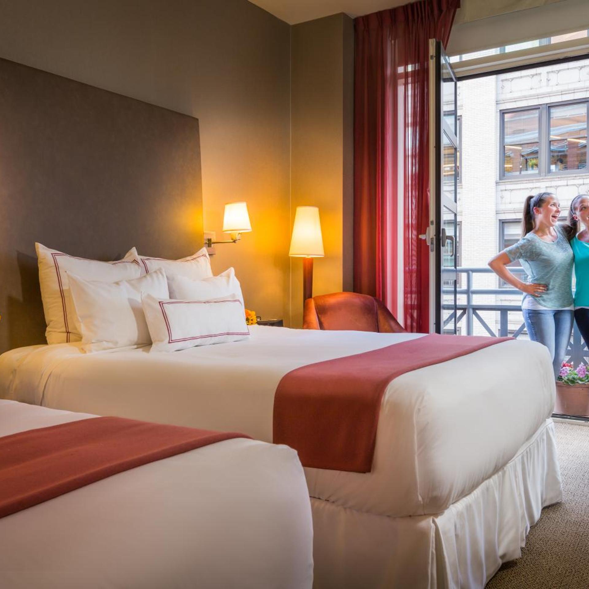 غرفة رباعية بشرفة، Hotel Giraffe 5/9