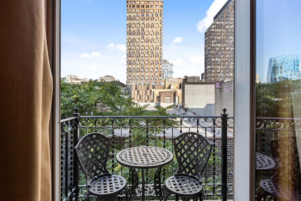Blue Moon Boutique Hotel 50/50